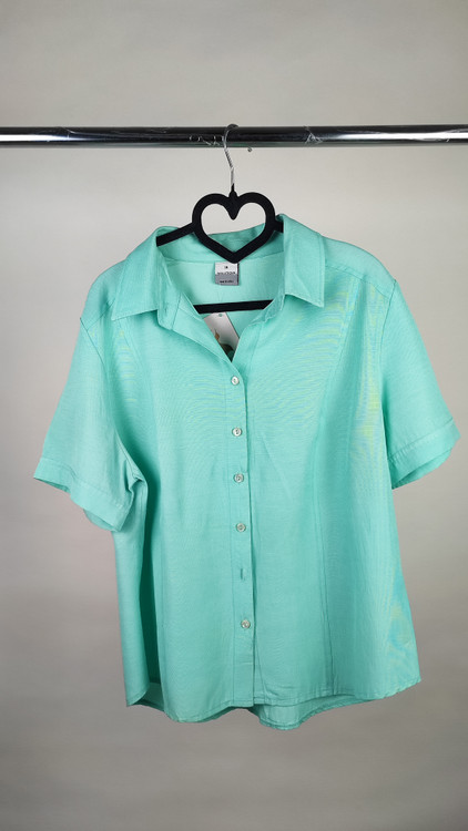 شومیز زنانه دکمهدار سبز نعنایی یقه مردانه کلاسیک کد ۱۹۴۱ مناسب سایز ۴۲ تا ۴۴