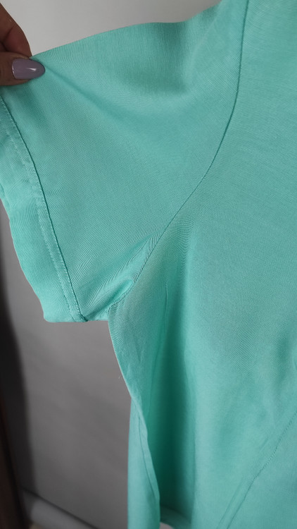 شومیز زنانه دکمهدار سبز نعنایی یقه مردانه کلاسیک کد ۱۹۴۱ مناسب سایز ۴۲ تا ۴۴