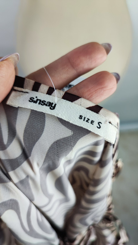 پیراهن بنددار زنانه با طرح مارپیچ قهوهای و کرم مجلسی کد ۱۱۳۸ مناسب سایز ۳۸ تا