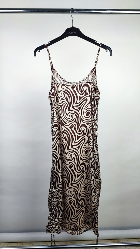 پیراهن بنددار زنانه با طرح مارپیچ قهوهای و کرم مجلسی کد ۱۱۳۸ مناسب سایز ۳۸ تا