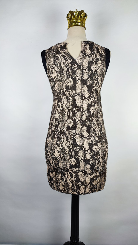 پیراهن کوتاه زنانه بدون آستین با طرح پوستماری قهوهای و کرم کد ۱۱۵۳ مناسب سایز ۳۸ و