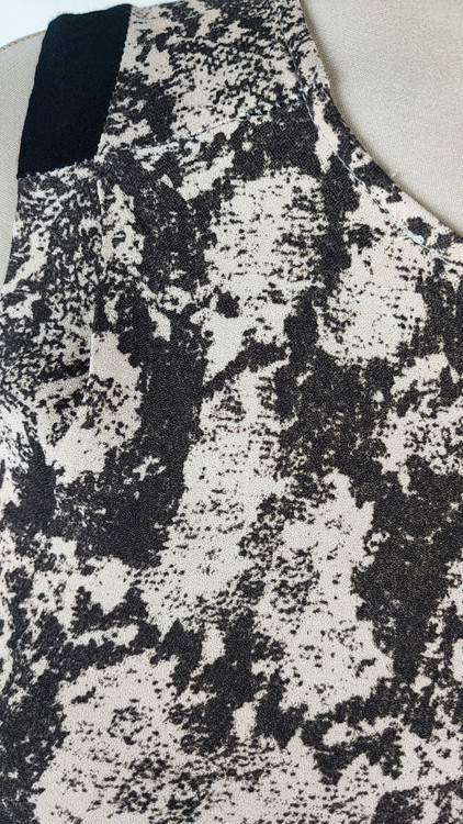 پیراهن کوتاه زنانه بدون آستین با طرح پوستماری قهوهای و کرم کد ۱۱۵۳ مناسب سایز ۳۸ و