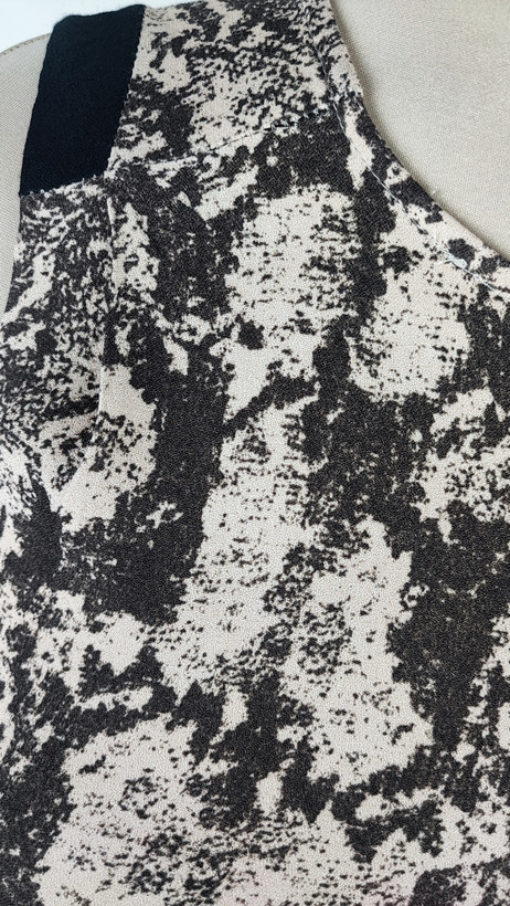 پیراهن کوتاه زنانه بدون آستین با طرح پوستماری قهوهای و کرم کد ۱۱۵۳ مناسب سایز ۳۸ و