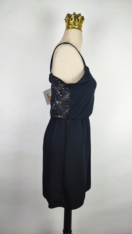 پیراهن کوتاه مجلسی مشکی زنانه بنددار با زیپ تزئینی جلو کد ۱۲۰۷ مناسب سایز ۳۸ و