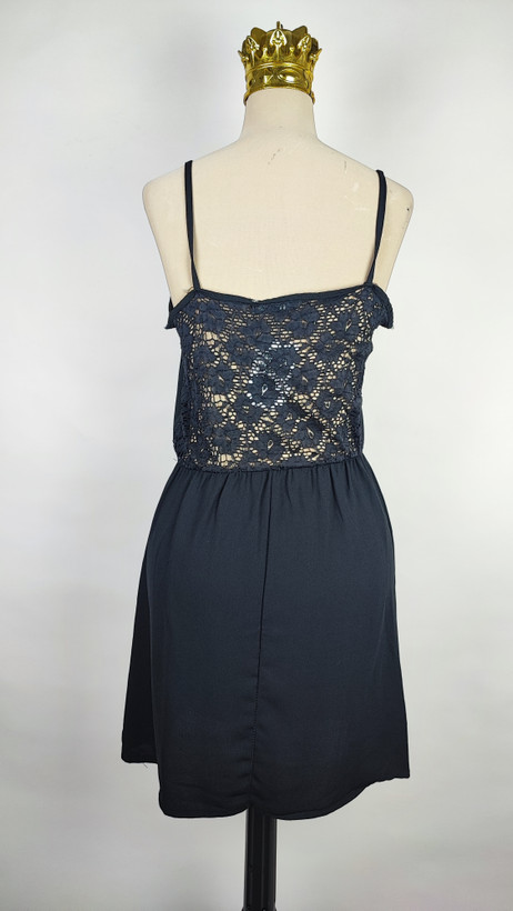 پیراهن کوتاه مجلسی مشکی زنانه بنددار با زیپ تزئینی جلو کد ۱۲۰۷ مناسب سایز ۳۸ و