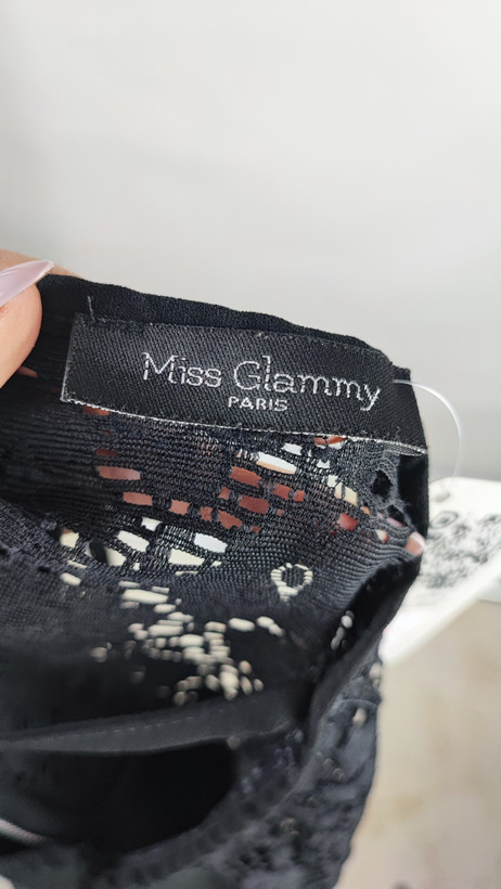 پیراهن کوتاه مجلسی مشکی زنانه بنددار با زیپ تزئینی جلو کد ۱۲۰۷ مناسب سایز ۳۸ و