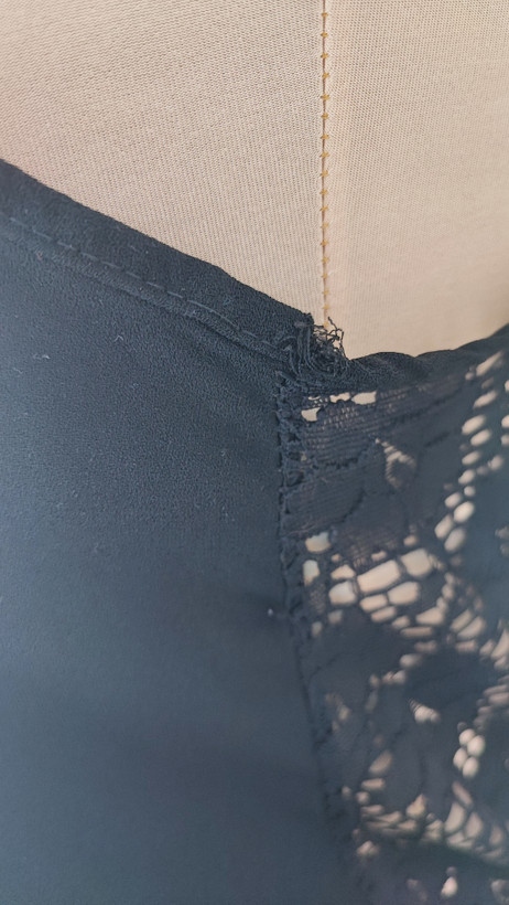 پیراهن کوتاه مجلسی مشکی زنانه بنددار با زیپ تزئینی جلو کد ۱۲۰۷ مناسب سایز ۳۸ و