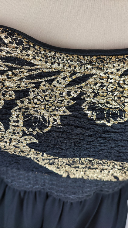 پیراهن مجلسی زنانه سرمهای و سفید طرحدار با قد نامتقارن و یقه رومی کد ۱۰۳۲ ۴. توضیحات محصول و راهنمای سایز