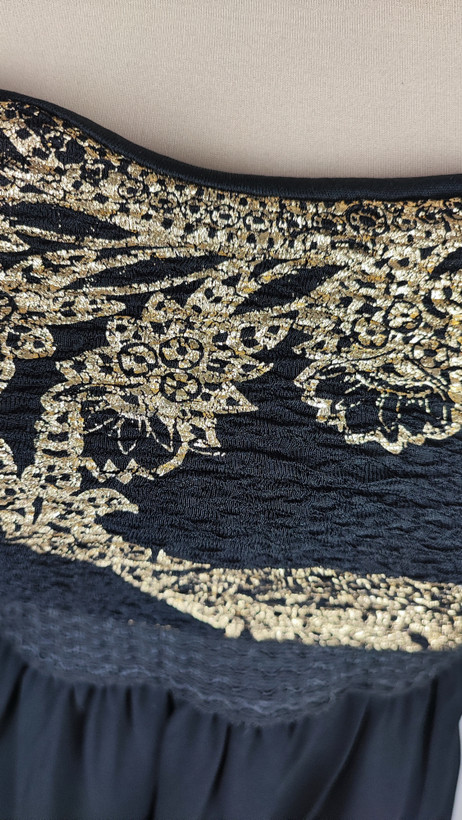 پیراهن مجلسی زنانه سرمهای و سفید طرحدار با قد نامتقارن و یقه رومی کد ۱۰۳۲ ۴. توضیحات محصول و راهنمای سایز