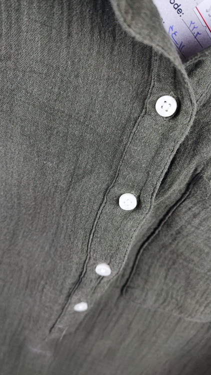 شومیز زنانه استوک وارداتی برند ana رنگ زیتونی سایز لارج مناسب استفاده روزمره و دورهمی