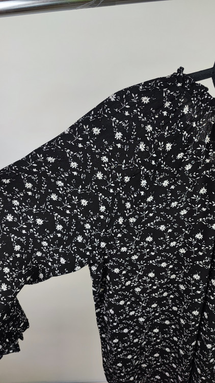 شومیز زنانه استوک برند Bobeau مشکی طرحدار آستین بلند مناسب سایز ۴۰ و ۴۲ وارداتی