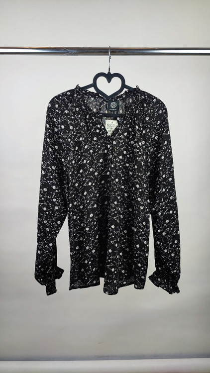 شومیز زنانه استوک برند Bobeau مشکی طرحدار آستین بلند مناسب سایز ۴۰ و ۴۲ وارداتی