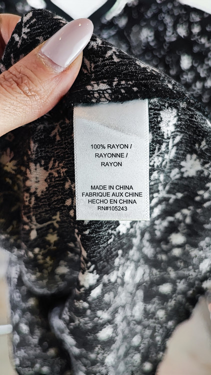 شومیز زنانه استوک برند Bobeau مشکی طرحدار آستین بلند مناسب سایز ۴۰ و ۴۲ وارداتی