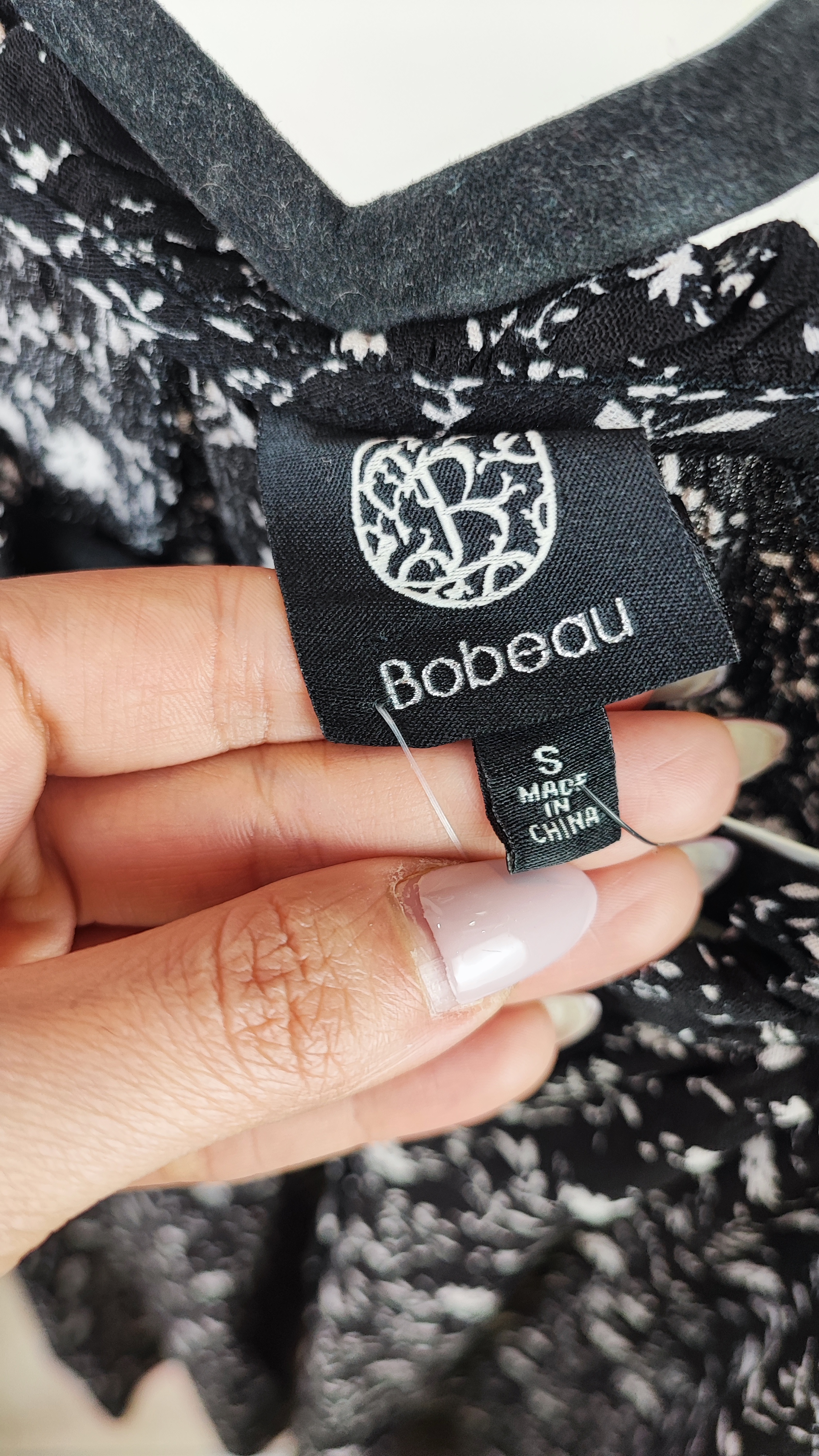 شومیز زنانه استوک برند Bobeau مشکی طرحدار آستین بلند مناسب سایز ۴۰ و ۴۲ وارداتی