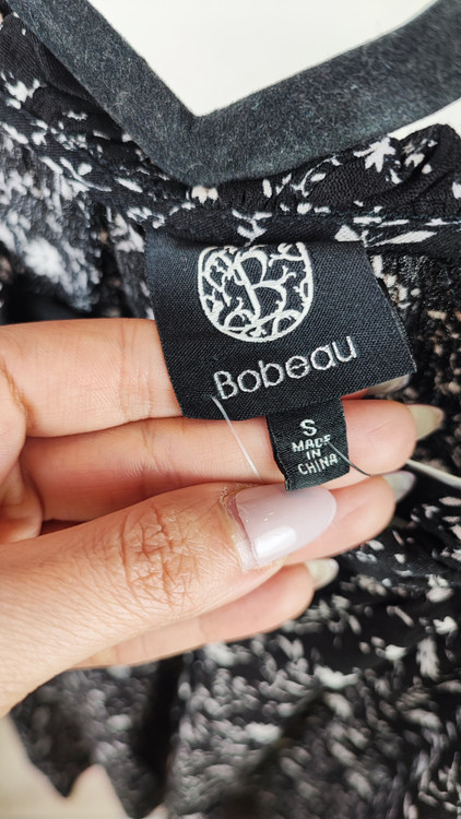 شومیز زنانه استوک برند Bobeau مشکی طرحدار آستین بلند مناسب سایز ۴۰ و ۴۲ وارداتی