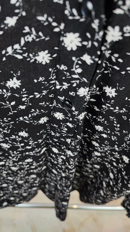 شومیز زنانه استوک برند Bobeau مشکی طرحدار آستین بلند مناسب سایز ۴۰ و ۴۲ وارداتی