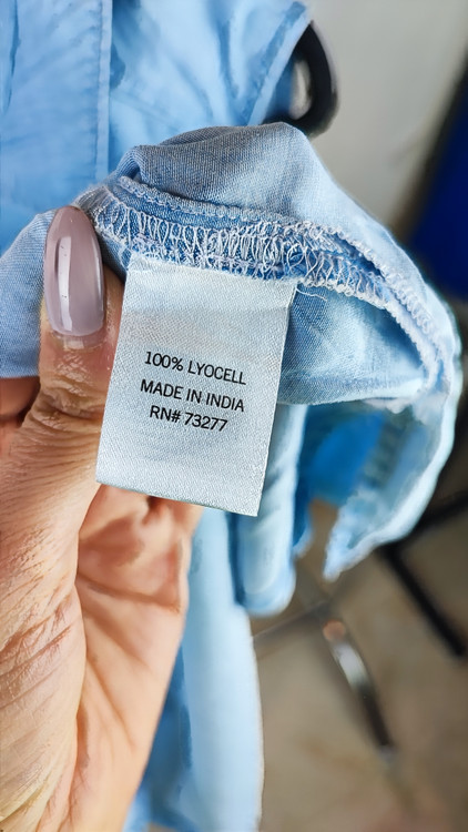 تاب جین زنانه استوک وارداتی برند So رنگ آبی روشن آستین حلقه ای مناسب استایل تابستانی