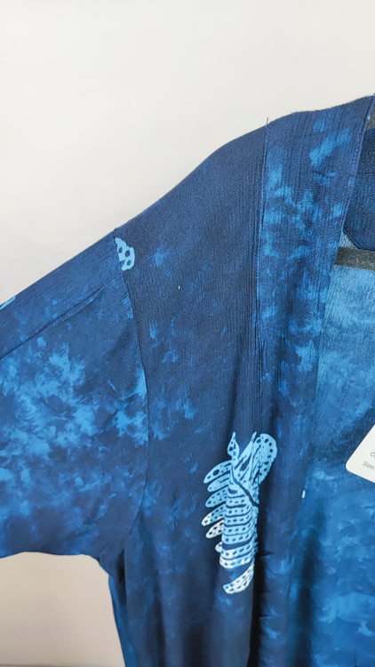 رویه مانتویی زنانه آبی تیره طرح برگ برند هilo hattie استوک اروپایی گرید A مناسب فصل بهار و تابستان