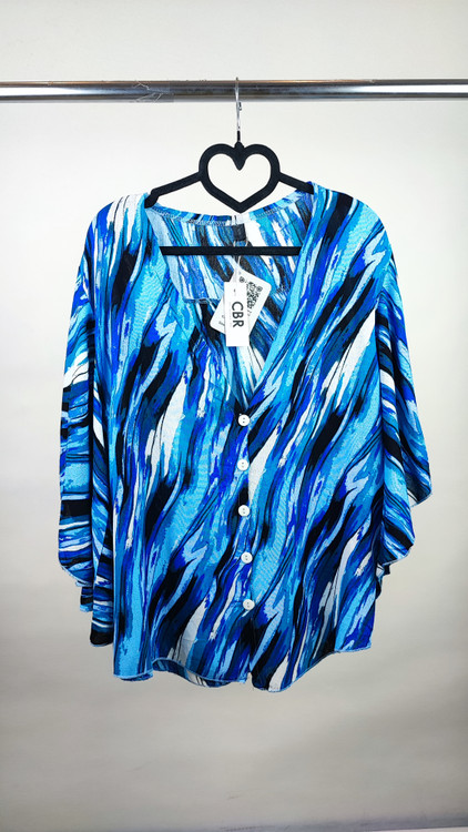 شومیز زنانه آستین کیمونو آبی طرحدار برند CBR استوک اروپایی گرید A مناسب استایل کژوال و مهمانی