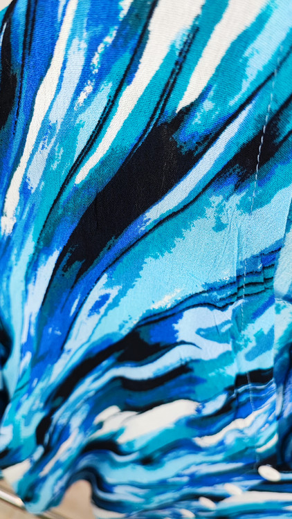 شومیز زنانه آستین کیمونو آبی طرحدار برند CBR استوک اروپایی گرید A مناسب استایل کژوال و مهمانی