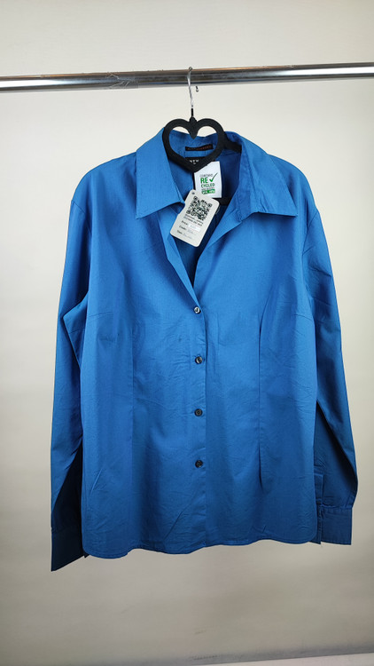 شومیز دکمهدار زنانه برند نیویورک اند کمپانی رنگ آبی کاربنی استوک اروپایی مناسب استایل اداری و روزمره