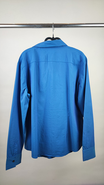 شومیز دکمهدار زنانه برند نیویورک اند کمپانی رنگ آبی کاربنی استوک اروپایی مناسب استایل اداری و روزمره