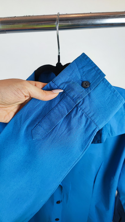 شومیز دکمهدار زنانه برند نیویورک اند کمپانی رنگ آبی کاربنی استوک اروپایی مناسب استایل اداری و روزمره