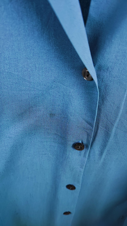 شومیز دکمهدار زنانه برند نیویورک اند کمپانی رنگ آبی کاربنی استوک اروپایی مناسب استایل اداری و روزمرهشومیز دکمهدار زنانه برند نیویورک اند کمپانی رنگ آبی کاربنی استوک اروپایی مناسب استایل اداری و روزمره