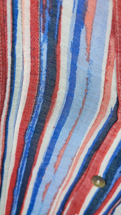 شومیز زنانه سایز بزرگ برند JMS راهراه عمودی قرمز و آبی کد ۲۱۷۶ استوک وارداتی دکمهدار