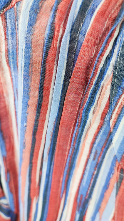 شومیز زنانه سایز بزرگ برند JMS راهراه عمودی قرمز و آبی کد ۲۱۷۶ استوک وارداتی دکمهدار