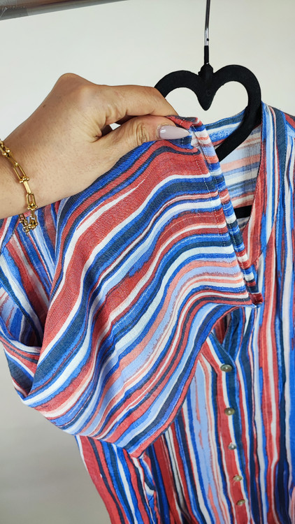 شومیز زنانه سایز بزرگ برند JMS راهراه عمودی قرمز و آبی کد ۲۱۷۶ استوک وارداتی دکمهدار