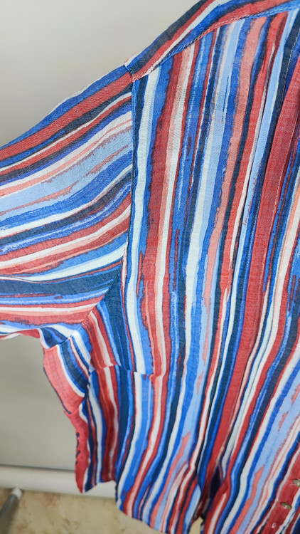 شومیز زنانه سایز بزرگ برند JMS راهراه عمودی قرمز و آبی کد ۲۱۷۶ استوک وارداتی دکمهدار