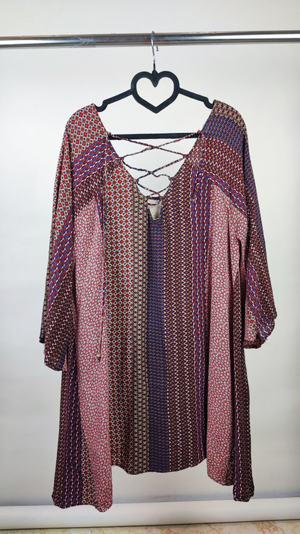 شومیز بلند زنانه برند easel طرحدار رنگی با جزئیات بند ضربدری پشت لباس کد ۲۱۰۹ وارداتی استوک