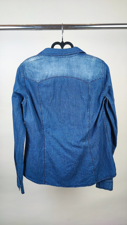 شومیز زنانه آبی طرح جین خالدار سفید برند Colours of the World استوک گرید B با دکمههای فلزی