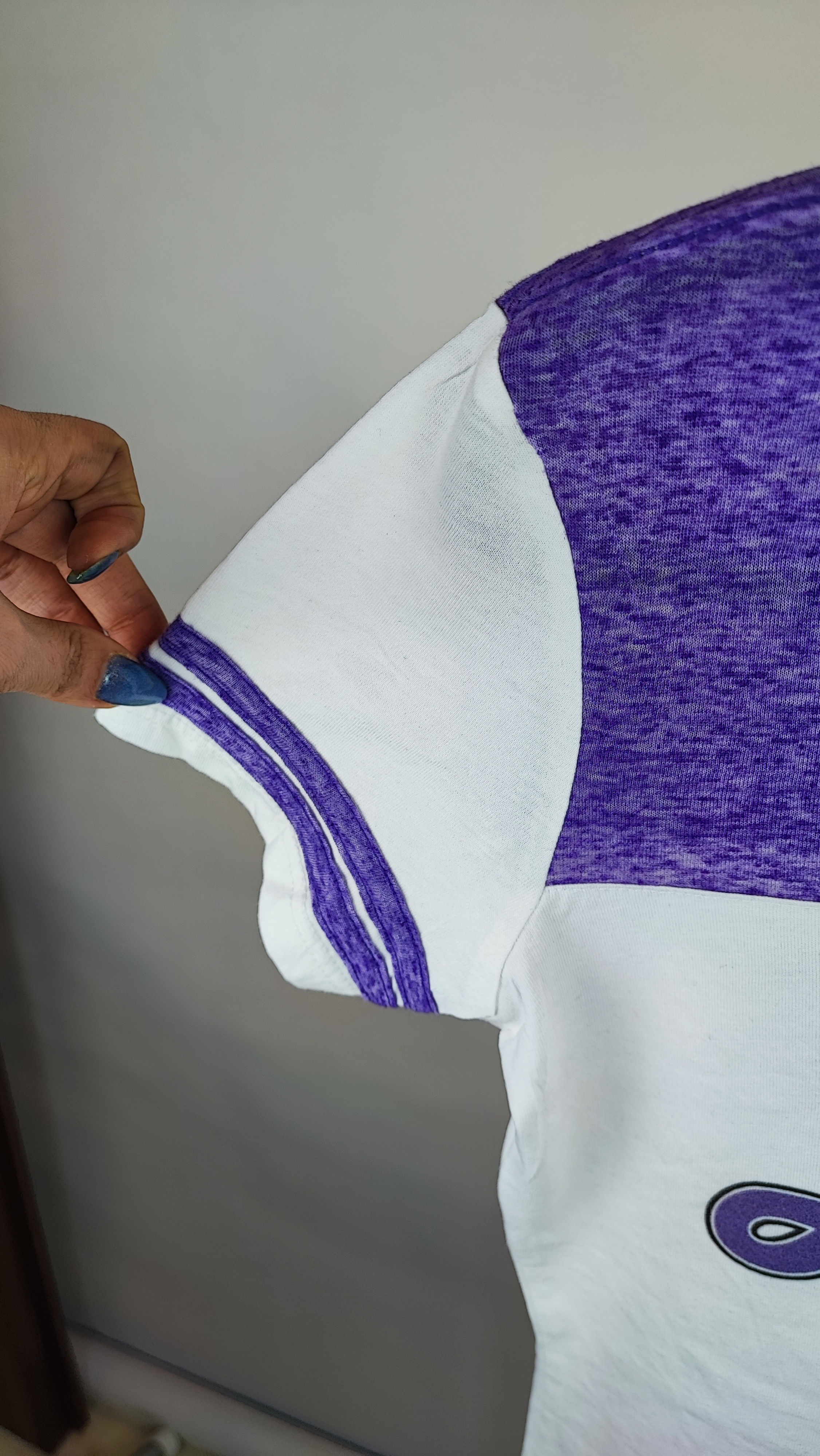 تیشرت زنانه وارداتی سفید و بنفش طرح Lovey برند دیستریکت مناسب سایز ۳۶ و ۳۸ استایل اسپرت