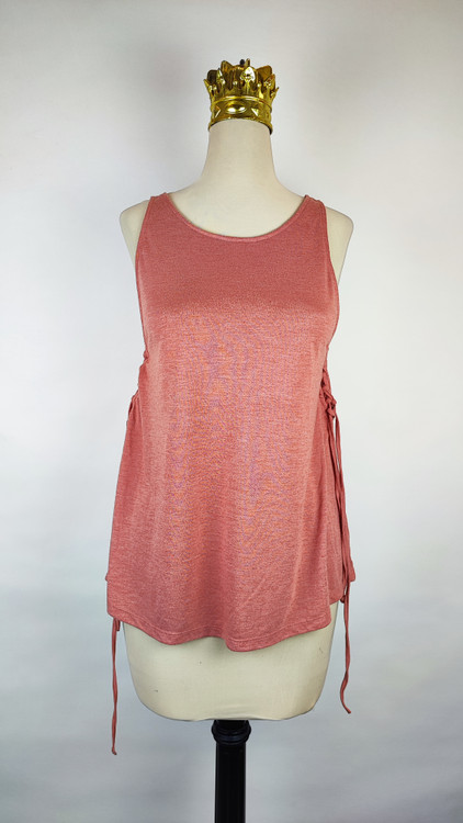 تاپ زنانه سفید خالخالی دکمهدار استوک وارداتی یقه دار مناسب سایز ۳۸ و ۴۰ استایل کژوال