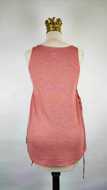 تاپ زنانه سفید خالخالی دکمهدار استوک وارداتی یقه دار مناسب سایز ۳۸ و ۴۰ استایل کژوال