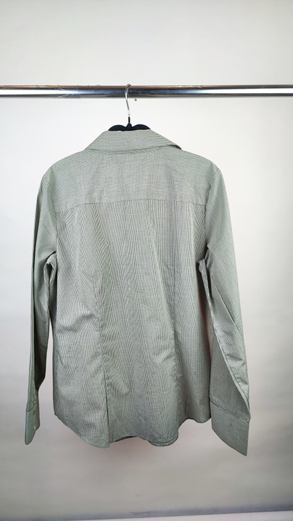 شومیز زنانه چهارخانه ریز سبز و سفید برند ایزود استوک اروپایی دکمهدار آستین بلند