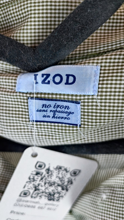 شومیز زنانه چهارخانه ریز سبز و سفید برند ایزود استوک اروپایی دکمهدار آستین بلند