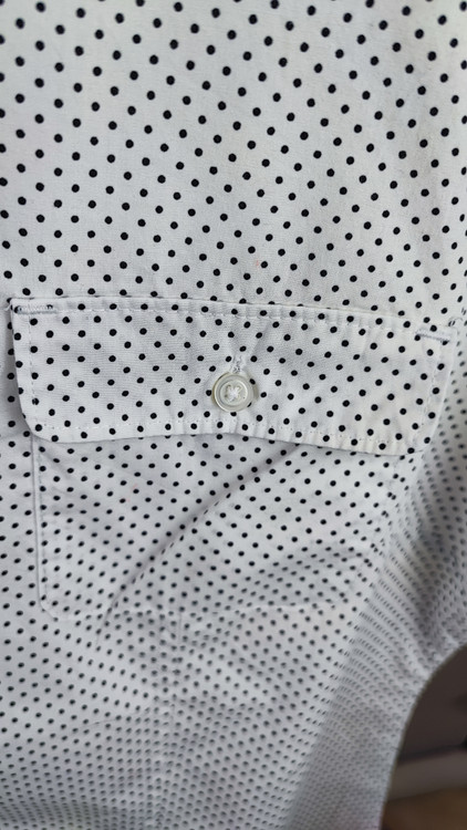 تاپ یقه برگردان زنانه سفید خالخالی مشکی برند رایدرز بای لی استوک وارداتی سایز بزرگ دکمهدار