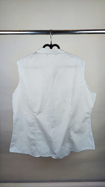 تاپ یقه برگردان زنانه سفید خالخالی مشکی برند رایدرز بای لی استوک وارداتی سایز بزرگ دکمهدار