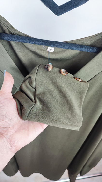 شومیز زنانه پلاس سایز استوک وارداتی رنگ سبز زیتونی یقه هفت آستین بلند برند اروپایی