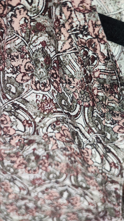 شومیز زنانه سایز بزرگ برند جینا بنوتی رنگ زرشکی طرحدار جنس ویسکوز وارداتی استوک اروپایی