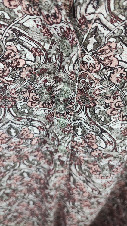 شومیز زنانه سایز بزرگ برند جینا بنوتی رنگ زرشکی طرحدار جنس ویسکوز وارداتی استوک اروپایی