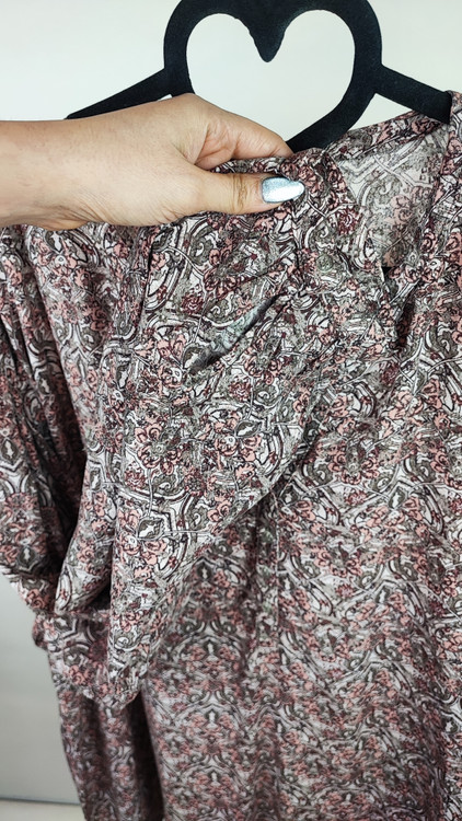 شومیز زنانه سایز بزرگ برند جینا بنوتی رنگ زرشکی طرحدار جنس ویسکوز وارداتی استوک اروپایی