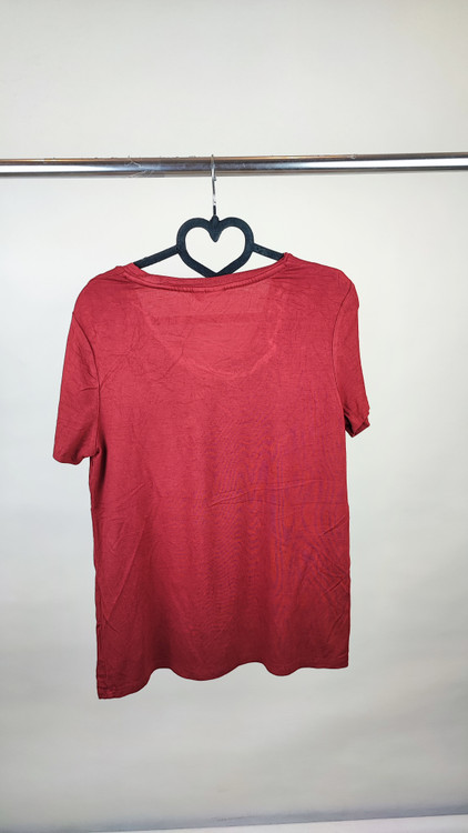 تیشرت زنانه زرشکی برند Twik طرح خورشید و کاکتوس استوک وارداتی اورجینال مناسب استایل روزمره