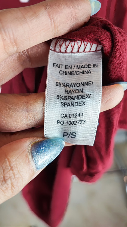 تیشرت زنانه زرشکی برند Twik طرح خورشید و کاکتوس استوک وارداتی اورجینال مناسب استایل روزمره