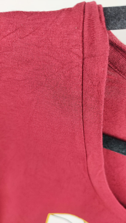 تیشرت زنانه زرشکی برند Twik طرح خورشید و کاکتوس استوک وارداتی اورجینال مناسب استایل روزمره