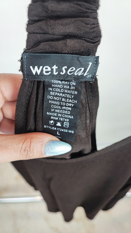 تاپ بندی زنانه قهوهای سوخته برند Wet Seal استوک وارداتی مناسب استایل راحتی و زیر کت