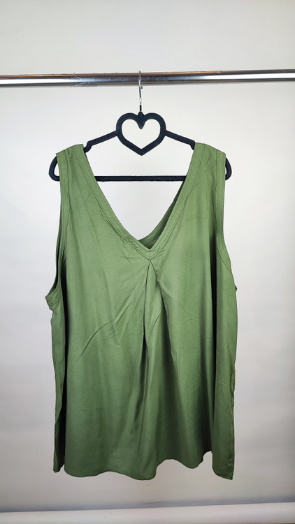 تاپ زنانه سایز بزرگ برند تورید (Torrid) رنگ سبز زیتونی جنس ریون اورجینال مناسب استایل کژوال